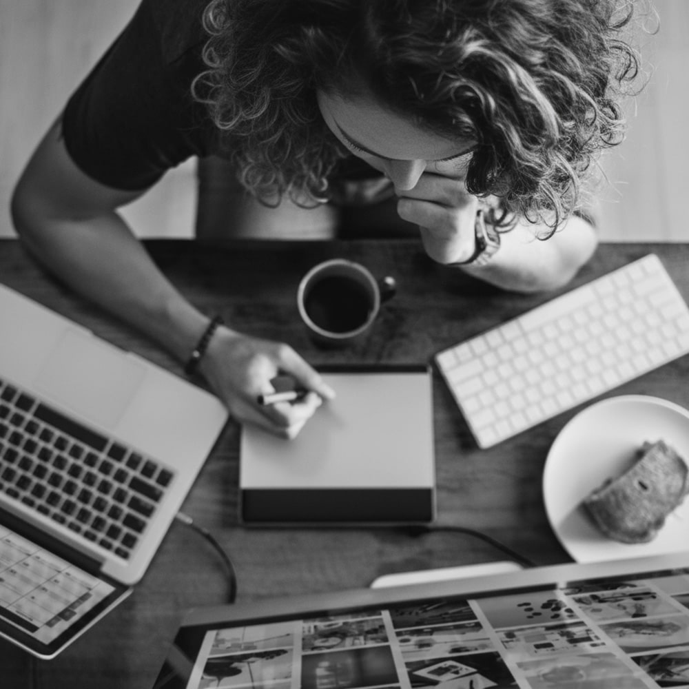 Servicios de comunicación, diseño y dirección de arte en Alicante y en remoto – moleskana